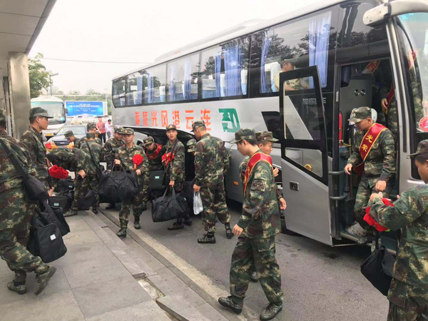 快客公司2019.9.12    9月信息10：快客公司圓滿(mǎn)完成新兵運(yùn)輸任務(wù) (1).JPG