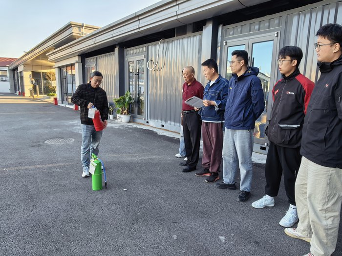 連汽綠配公司開展超充站多業(yè)態(tài)安全培訓(xùn) 筑牢一線應(yīng)急防線 (2).jpg