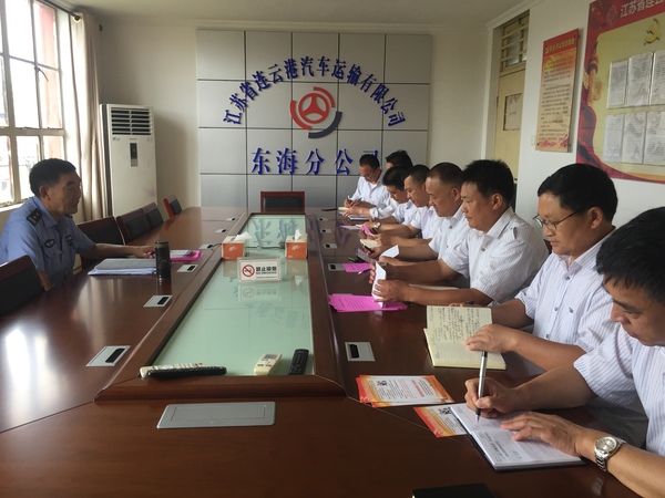 東?？h車管所指導(dǎo)員董玉華指導(dǎo)東海公司中秋國(guó)慶安全生產(chǎn)工作.png