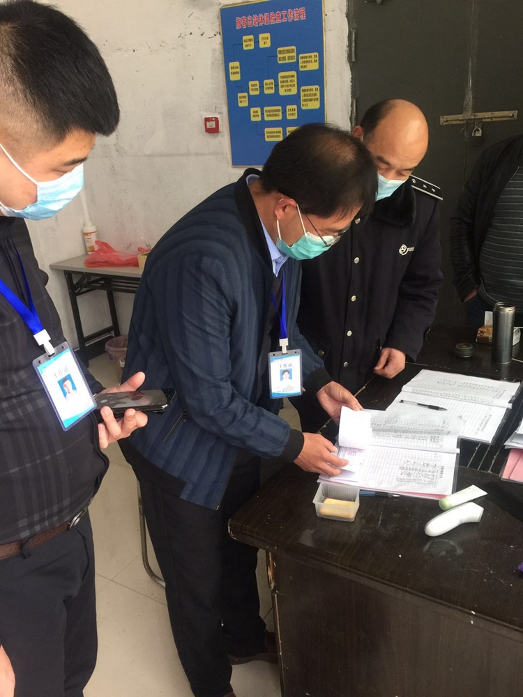 縣紀委督查組到灌云客運站檢查疫情防控情況 (2).jpg