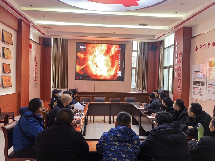 連汽定制客運事業(yè)部開展黨員固定學習日活動 (2).jpg