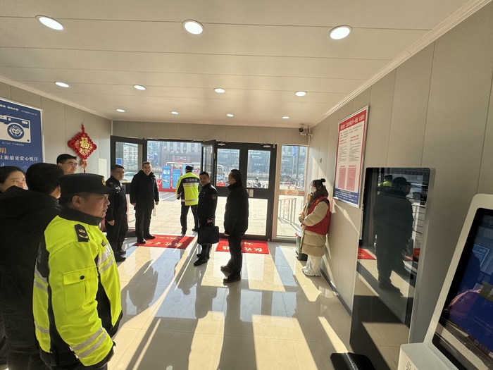 市交通執(zhí)法支隊對汽車公司進行春運安全檢查 (14).jpg