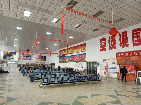 贛榆公司春節(jié)氛圍營(yíng)造 -候車室 (2).jpg