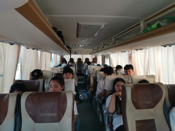 汽車總站聯(lián)合中等專業(yè)學(xué)校、工貿(mào)學(xué)校開通校園直通車服務(wù)2.jpg