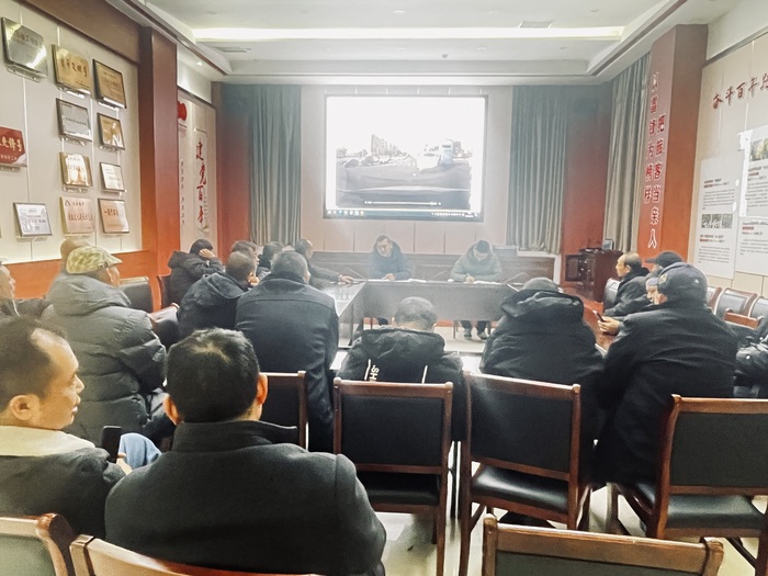 連汽定制客運(yùn)事業(yè)部開展駕駛員應(yīng)急駕駛操作專項培訓(xùn) (2).jpg