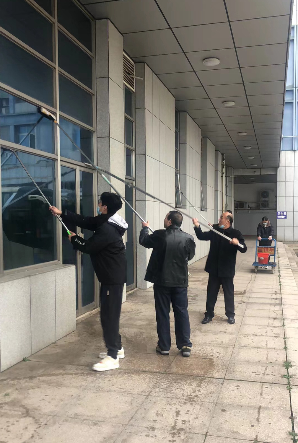 1201 連汽灌云公司常態(tài)化開展環(huán)境衛(wèi)生整治 助推創(chuàng)文工作出實(shí)效--李娜 (3).jpg