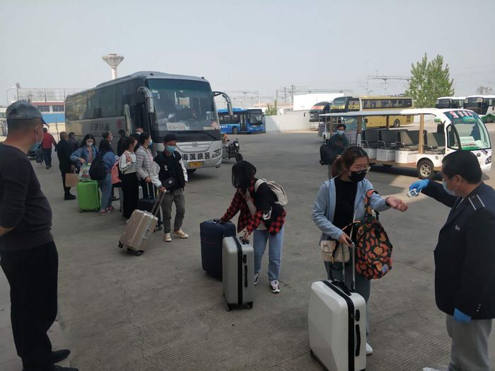 快客公司為江蘇海洋大學(xué)返校大學(xué)生保駕護(hù)航3.jpg
