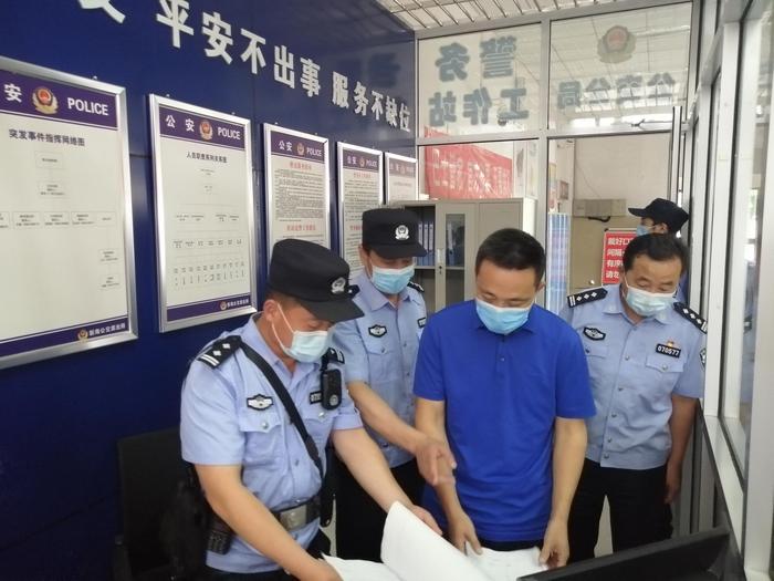 江蘇省公安廳內保總隊王中琦副總隊長檢查蘇欣站安全保衛(wèi)工作.jpg