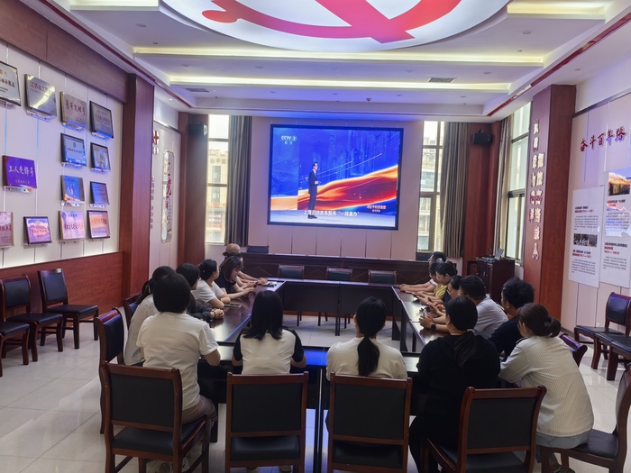 連汽定制客運(yùn)事業(yè)部開展黨員固定學(xué)習(xí)日活動 (2).jpg