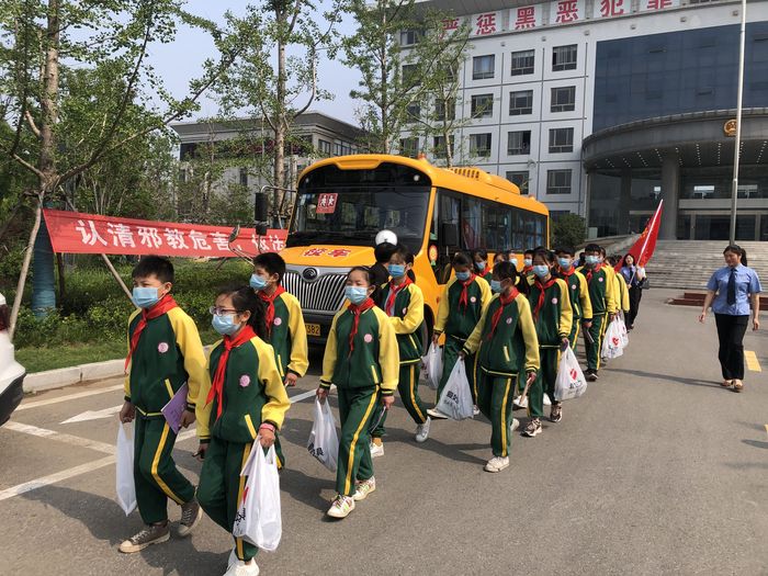 灌云欣達(dá)校車攜手檢察院共建同舟共濟(jì)、檢護(hù)明天開放日活動(dòng) &nbsp;(3).jpg