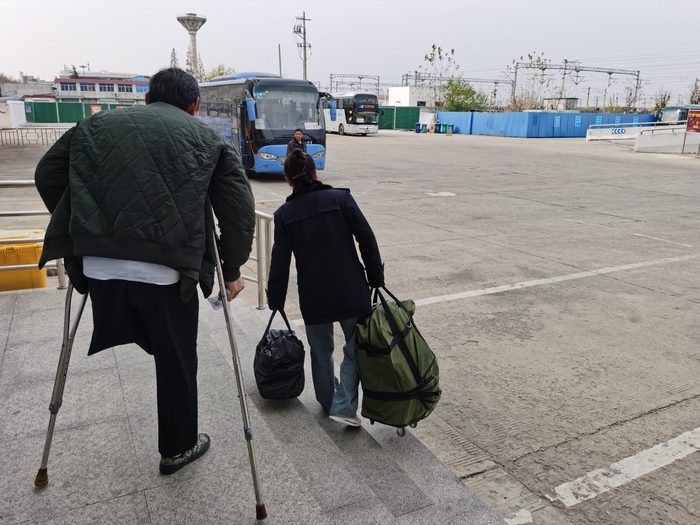 連汽定制客運(yùn)事業(yè)部站務(wù)安檢員朱靜：樹(shù)“雷鋒車”手榜樣，為旅客暖心服務(wù)獲贊.jpg