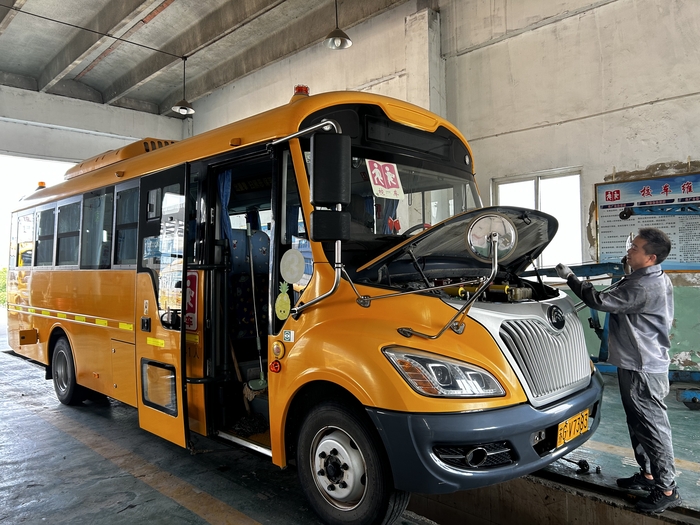 連汽欣達校車開展校車“大體檢 全力迎接2023秋季開學 (1).jpg