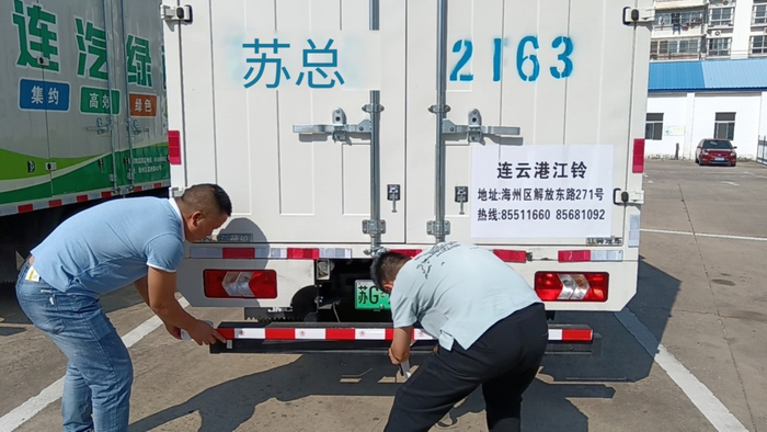 綠配公司為廂式貨車穿上“反光衣” (1).jpg