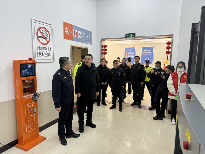 市交通執(zhí)法支隊對汽車公司進行春運安全檢查 (3).jpg