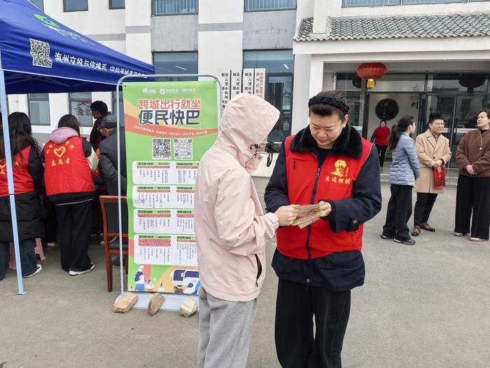 連汽新浦汽車總站“雷鋒車”組參與東辛村志愿服務(wù)活動 (2).jpg