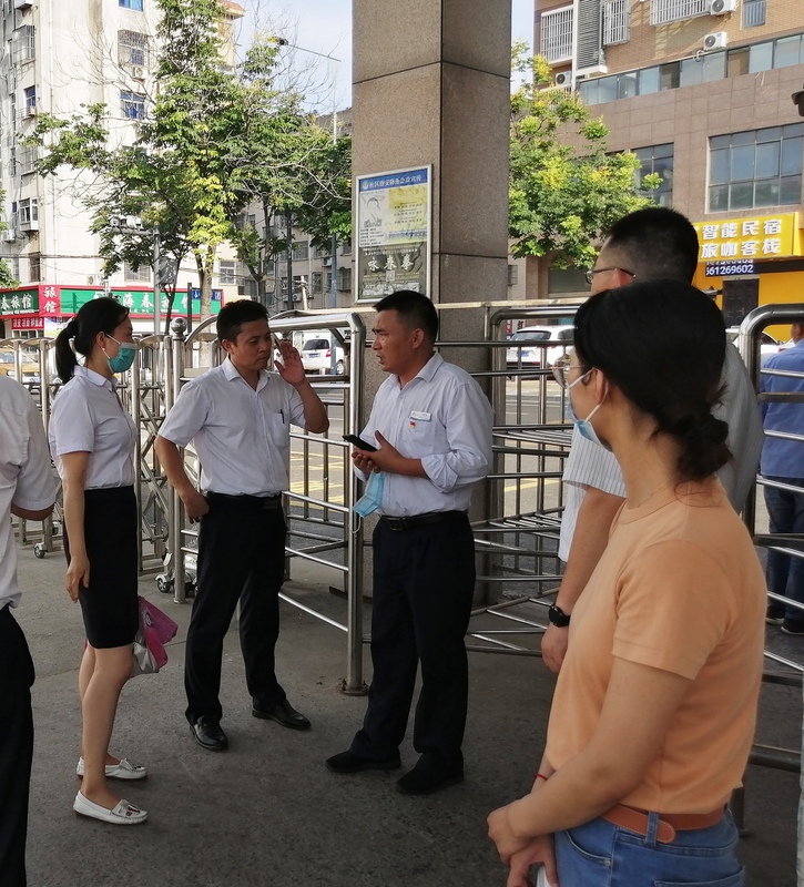 汽車公司領導對快客公司創(chuàng)文和疫情常態(tài)化防控工作進行督導3.jpg
