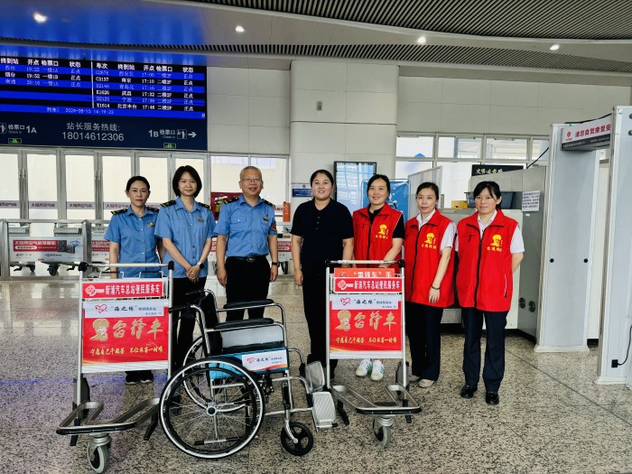 連汽新浦汽車總站“雷鋒車”驛站創(chuàng)新升級編號手推車，助力高鐵站志愿服務聯動機制高效運行.jpg
