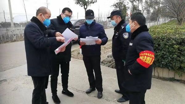 快客公司黨支部班子成員走進社區(qū)，全力推進返崗返工包車定制業(yè)務的開展1.jpg
