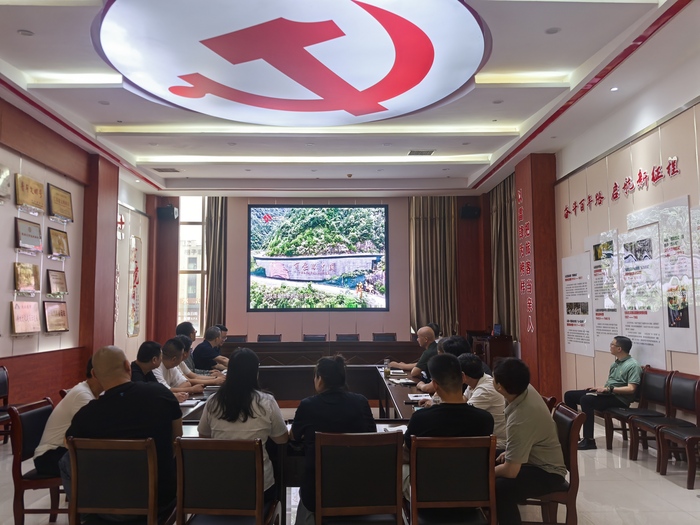 連汽定制客運事業(yè)部開展黨員固定學習日活動2.jpg