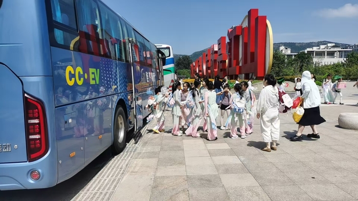 連汽定制客運(yùn)事業(yè)部圓滿完成幼小學(xué)用車保障任務(wù).jpg