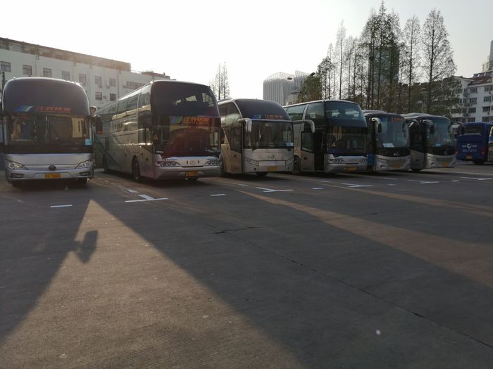 快客公司重新規(guī)劃停車泊位線，規(guī)范車輛停放秩序4.jpg