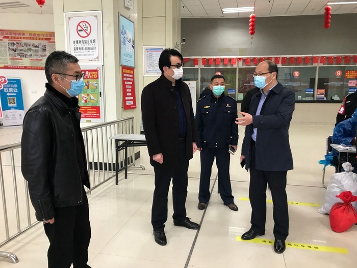 縣交通局局長封小衛(wèi)督查灌云客運(yùn)站復(fù)工復(fù)產(chǎn)工作 (1).jpg