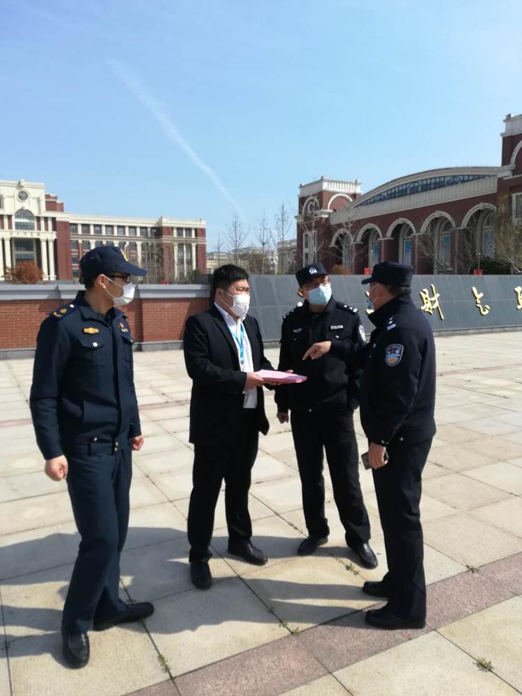 新浦汽車總站開展學(xué)生返校出行宣傳活動2.jpg
