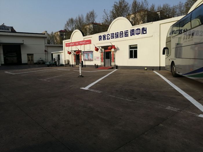 快客公司重新規(guī)劃停車泊位線，規(guī)范車輛停放秩序3.jpg