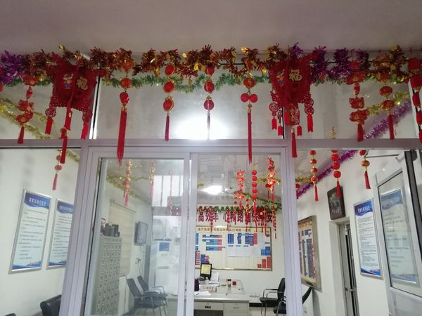 快客公司懸掛火紅燈籠，營(yíng)造春節(jié)氛圍3.jpg