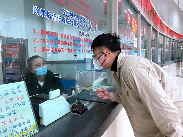 乘客退票款遺落售票窗口，灌云客運站檢票員拾金不昧.JPG