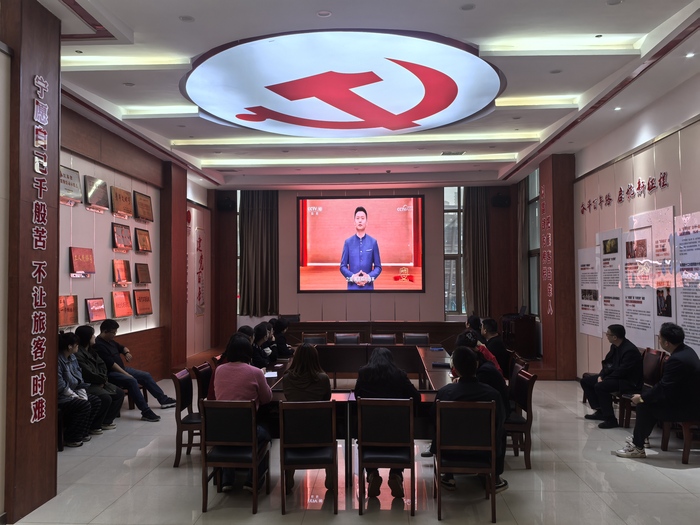 連汽定制客運(yùn)事業(yè)部開展黨員固定學(xué)習(xí)日活動 (2).jpg