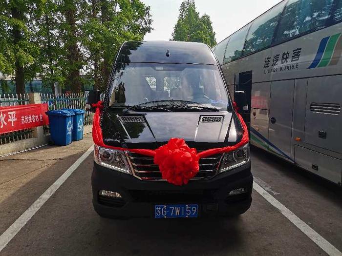 快客公司定制南京班線新車上線運營2.jpg
