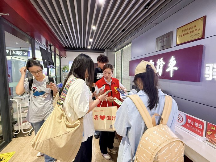 連汽“雷鋒車”驛站攜多方力量啟動(dòng)寵“新”護(hù)“生”行動(dòng) (9).jpg