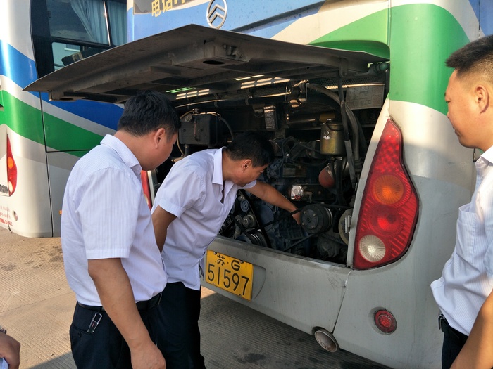 夏季高溫季節(jié)贛榆公司開展車輛專項安全隱患檢查 (3).jpg