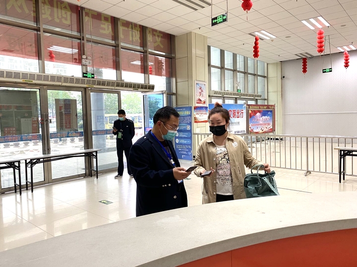 灌云客運站開展旅客滿意度調(diào)查手機掃碼問卷活動 (1).jpg