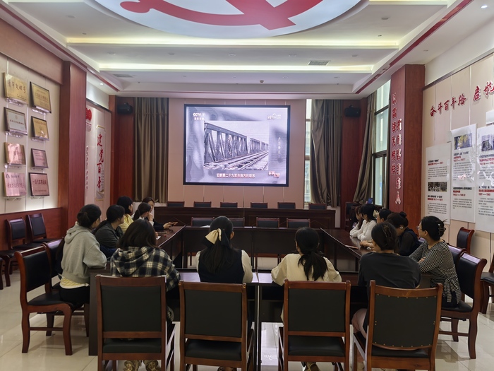 連汽定制客運事業(yè)部組織開展黨員固定學(xué)習(xí)日活動.jpg