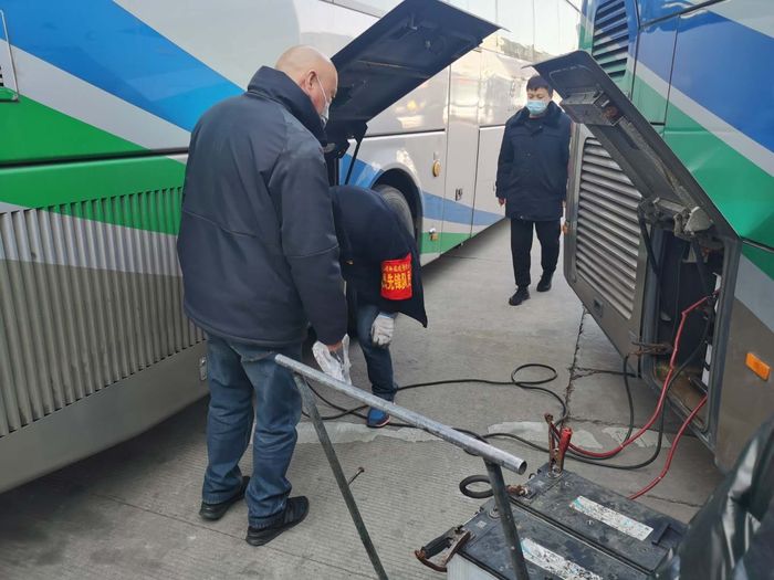 快客公司對(duì)復(fù)班車輛開展安全生產(chǎn)綜合大檢查1.jpg