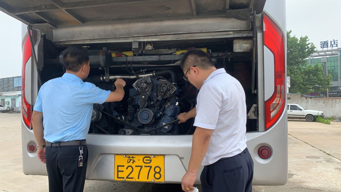 夏季高溫季節(jié)贛榆公司開展車輛專項安全隱患檢查 (5).jpg