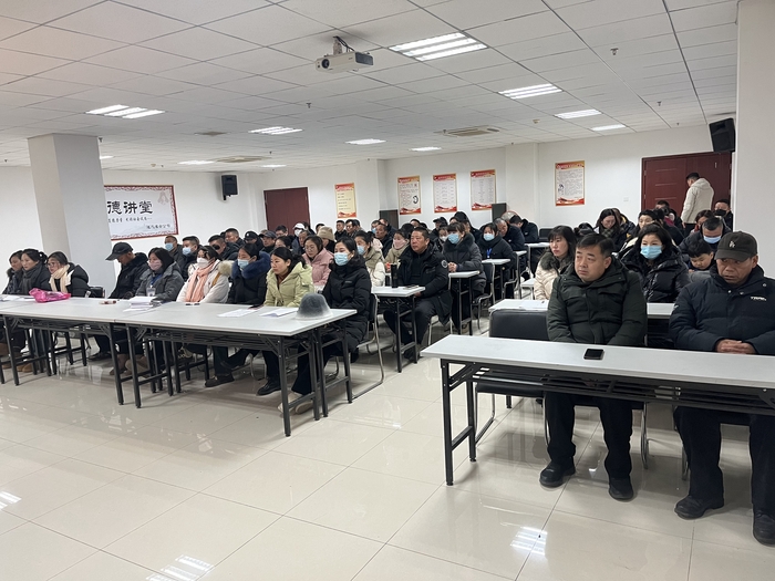 連汽灌云欣達(dá)校車召開安全教育會(huì)議 備戰(zhàn)寒潮、大霧等惡劣天氣 (2).jpg