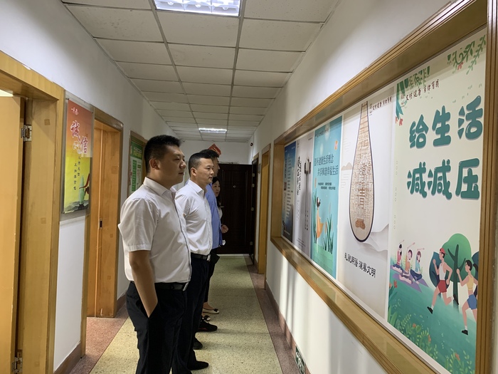 快客公司2020.6.22  報(bào)道7：快客公司更新宣傳欄  助推創(chuàng)文宣傳 (1).JPG