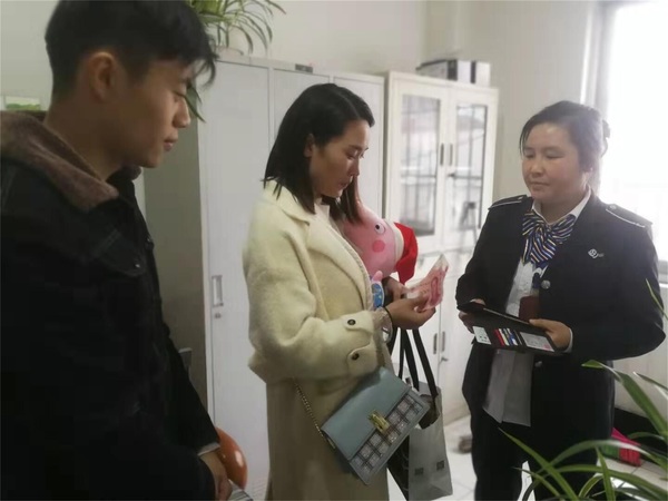 灌南汽車站檢票員成香拾金不昧1.jpg