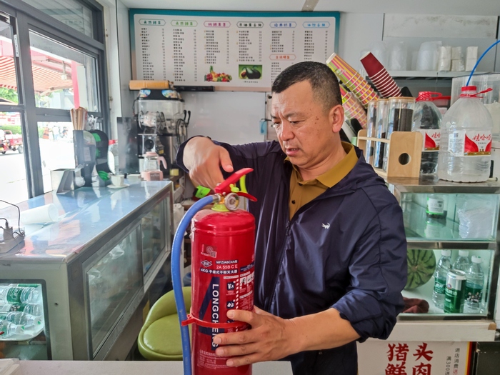 連汽新浦汽車(chē)總站全力推進(jìn)“安全生產(chǎn)問(wèn)題大排查”行動(dòng)，筑牢安全防線 (3).jpg