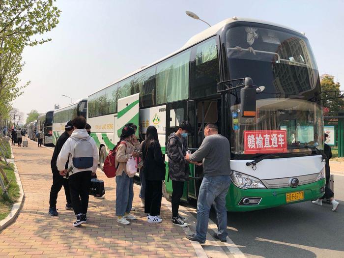 新浦汽車總站疫情期間首次開通連云港大學(xué)城返鄉(xiāng)直通車1.jpg