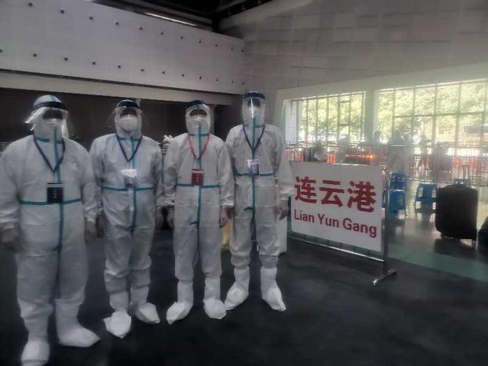 連汽快客公司再次承接上海機(jī)場(chǎng)入境來(lái)連人員轉(zhuǎn)運(yùn)工作2.jpg