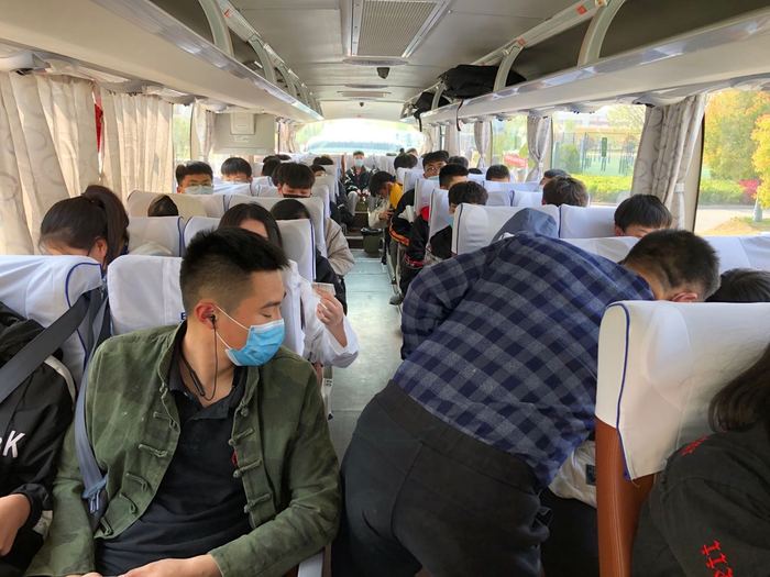 新浦汽車總站疫情期間首次開通連云港大學(xué)城返鄉(xiāng)直通車2.jpg