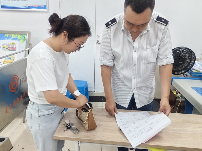 連汽定制客運(yùn)事業(yè)部駕駛員王建國(guó)拾金不昧受贊揚(yáng).jpg