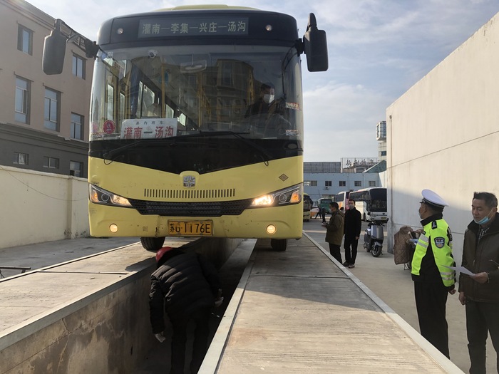 灌南公司對農(nóng)公班線復(fù)工前進行安全大檢查 (2).JPG