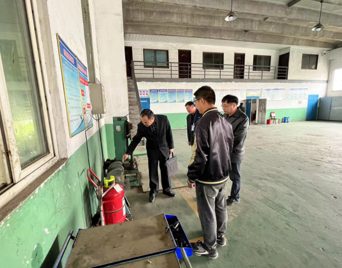 汽車公司領導檢查指導灌云公司五一節(jié)前安全生產工作 (3).png